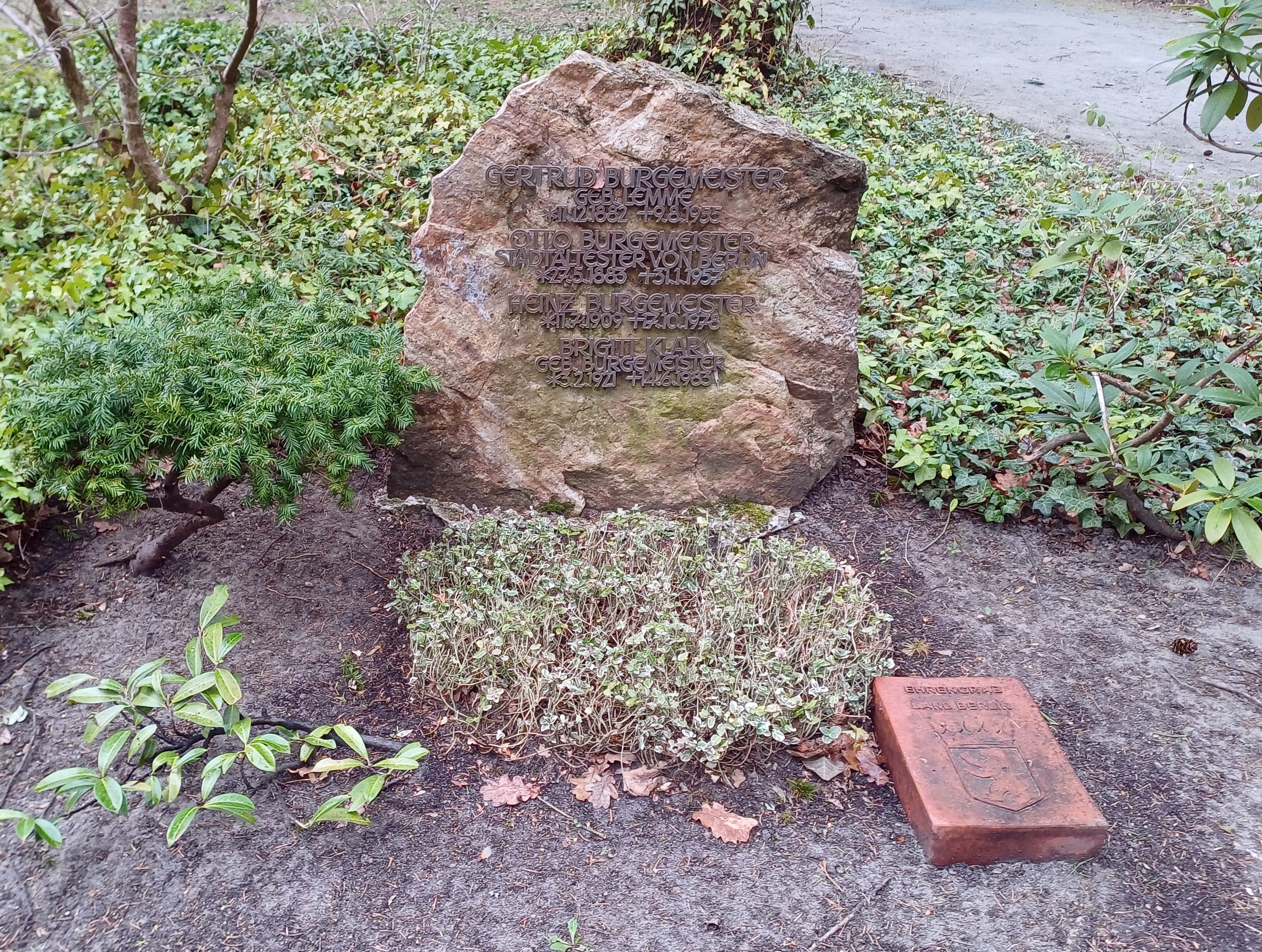 Ehrengrab von Otto Burgemeister auf dem Heidefriedhof Berlin