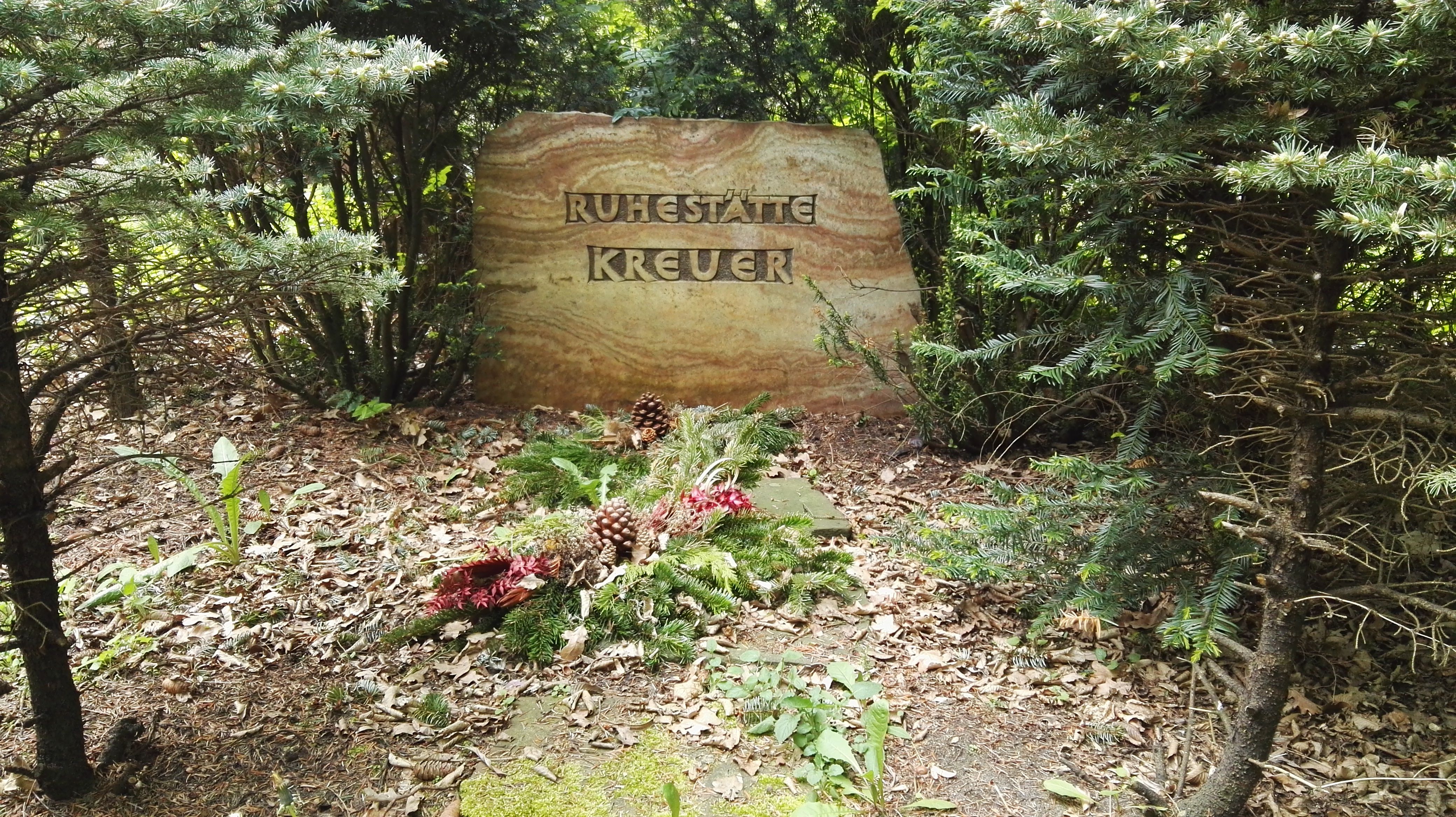 Grabstätte von Willy Kreuer auf dem Heidefriedhof Berlin